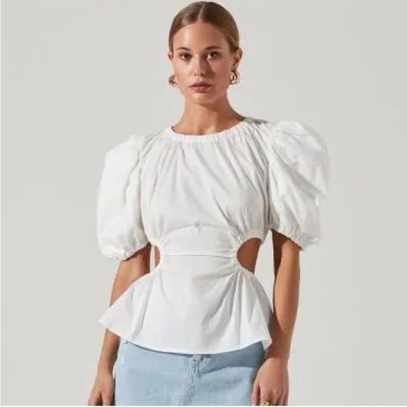 Astr The Label Juno Side Cutout Top - Picture 2 of 4